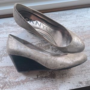 DKNYC “Bella Stone” WEDGES - Size 8.5
